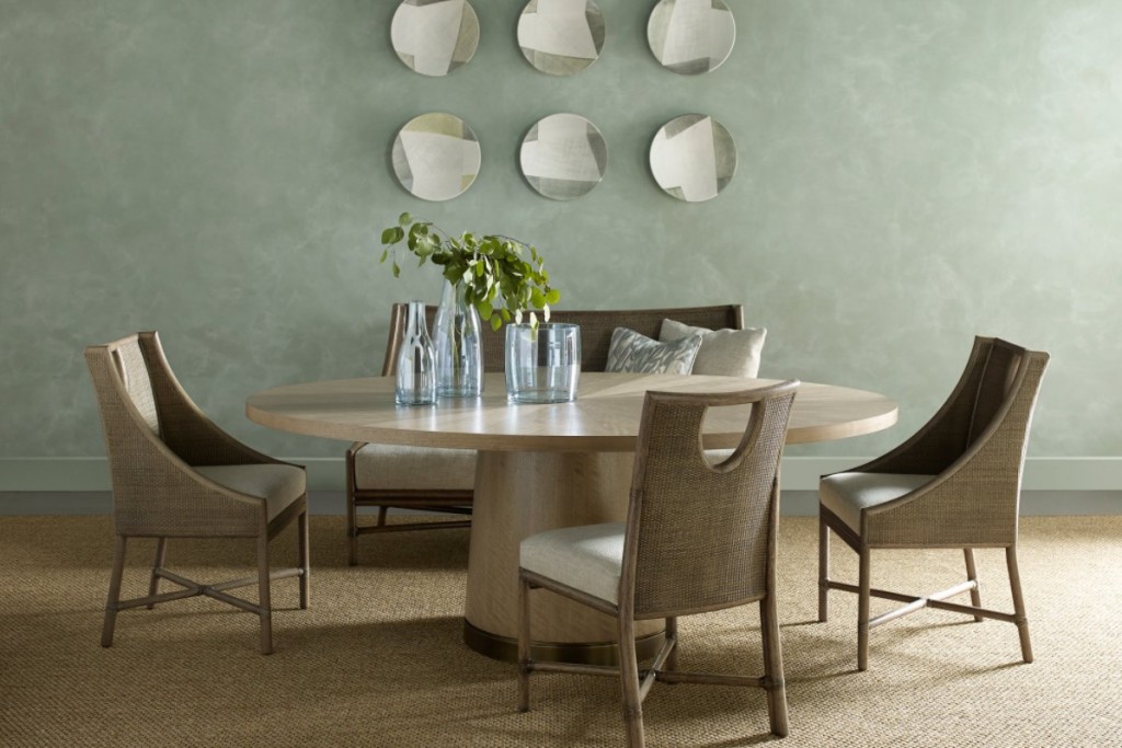 Classic Oval Dining Table | Highlight image 1