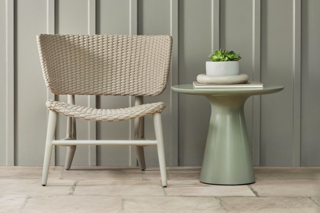 Spin Outdoor Accent Table | Highlight image 1