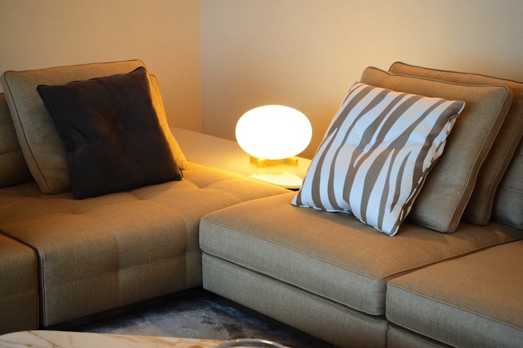 Alba Table Lamp | Highlight image 1