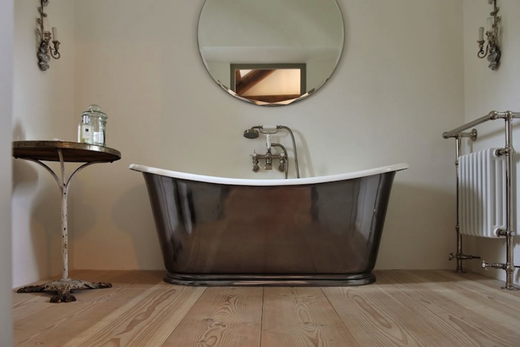 Candide 66" x 27" x 27" Freestanding Oval Cast Iron Bathtub | Highlight image 1