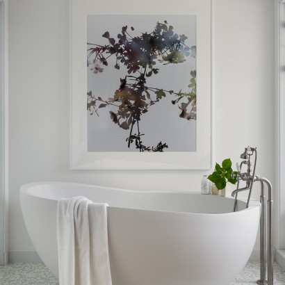 .25 70" x 40" x 29" Freestanding Oval Bathtub | Highlight image 2