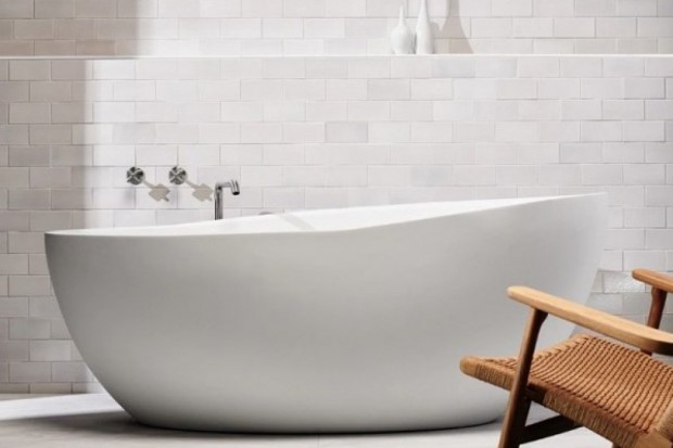 .25 70" x 40" x 29" Freestanding Oval Bathtub | Highlight image 3