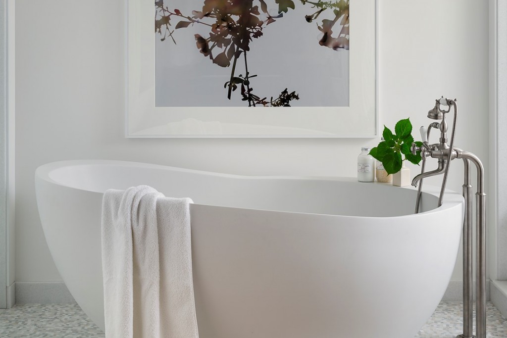 Easton Classic Exposed Tub Filler, White Porcelain Handshower and Lever Diverter with White Porcelain Indices | Highlight image 1