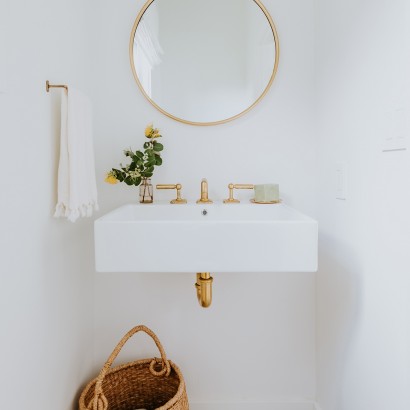 Ludlow Lavatory Faucet with Lever Handles | Highlight image 2