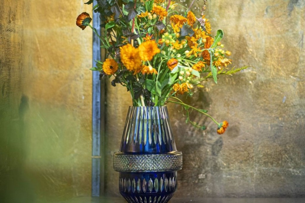 Matrice Large Vase, Clear Crystal Double-layered - Dark Blue (Limited Edition) | Highlight image 1