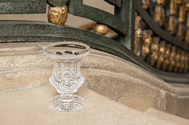 Versailles Very Small Vase - Clear | Highlight image 3