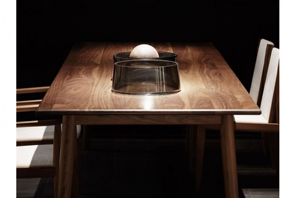 MCM Dining Table | Highlight image 1