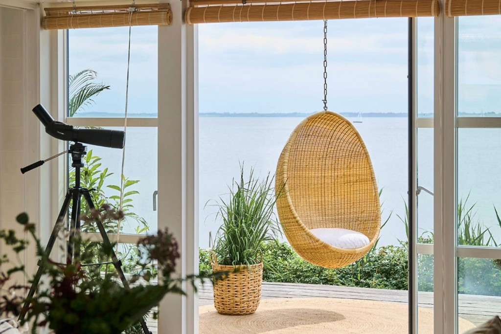 Hanging Egg Exterior Chair, without Cushion | Highlight image 1