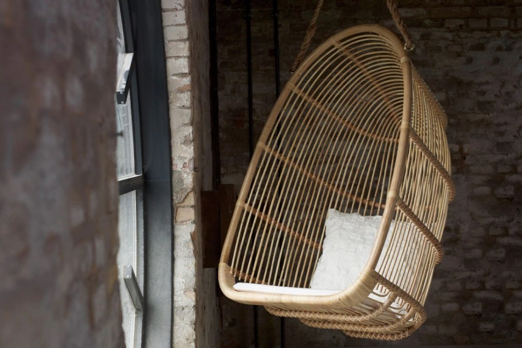 Renoir Hanging Chair with Cushion | Highlight image 1