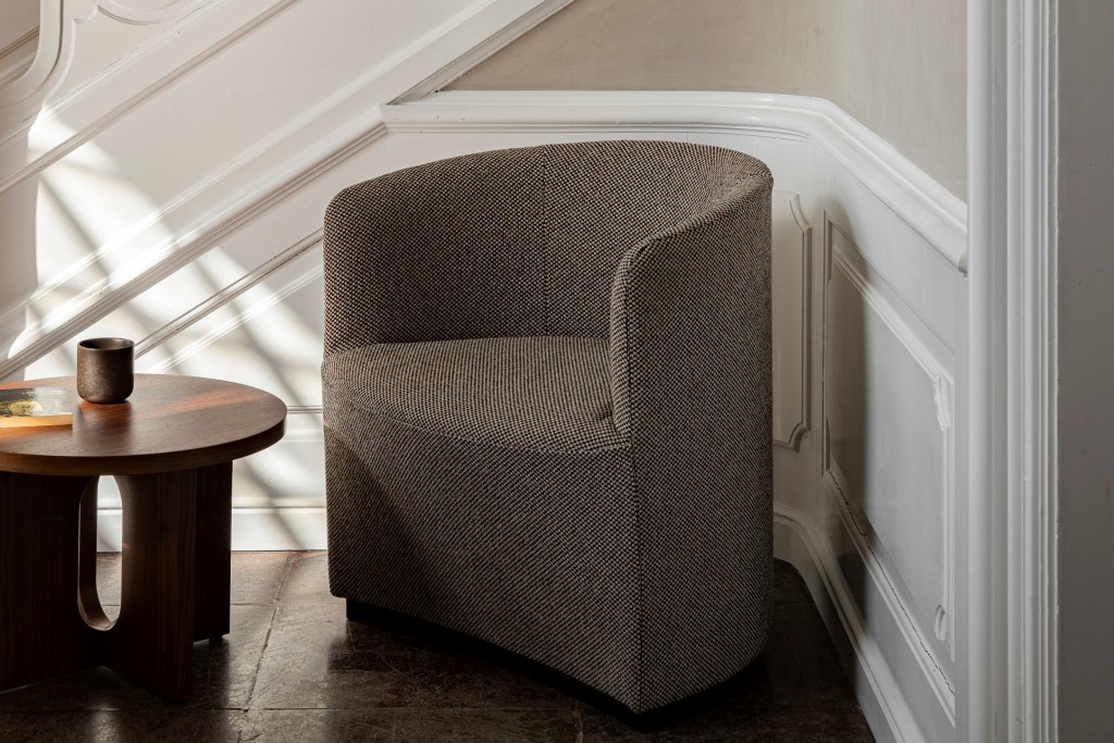 Tearoom Lounge Chair | Highlight image 1