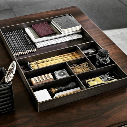 Linha Studio Writing Desk -  C Version with  Valet Tray | Highlight image 2