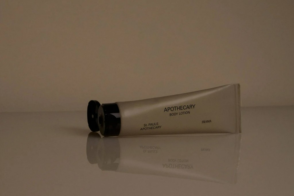 Apothecary Body Lotion Tube 90 ml | Highlight image 1