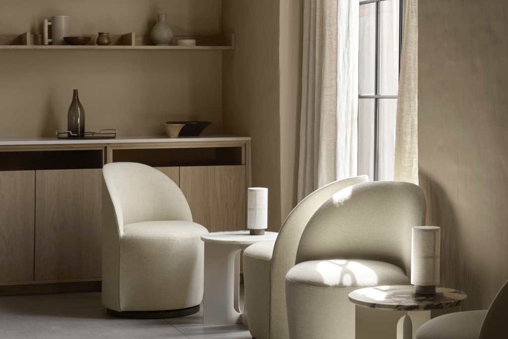 Tearoom Side Chair, Swivel With Return | Highlight image 1