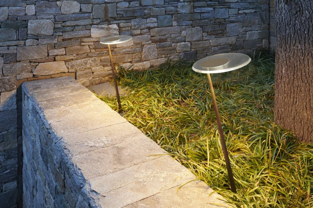 Amanita Outdoor Floor Lamp | Highlight image 1