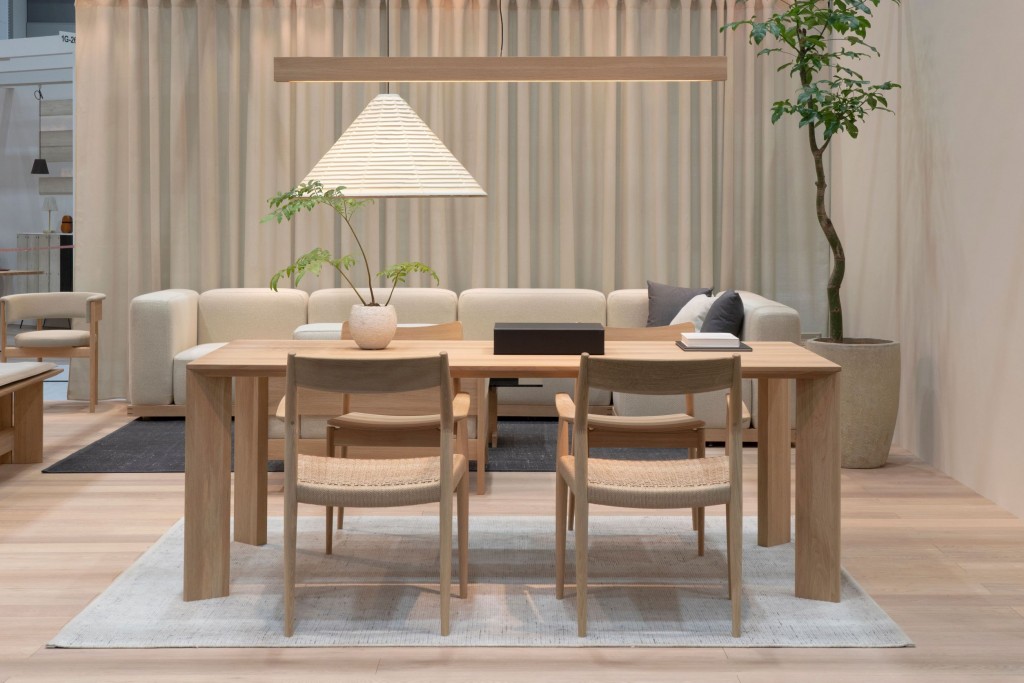 A-DT02 Dining Table | Highlight image 1