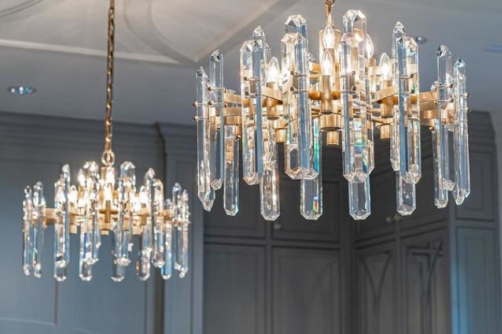 Bonnington Small Chandelier with Crystal | Highlight image 1