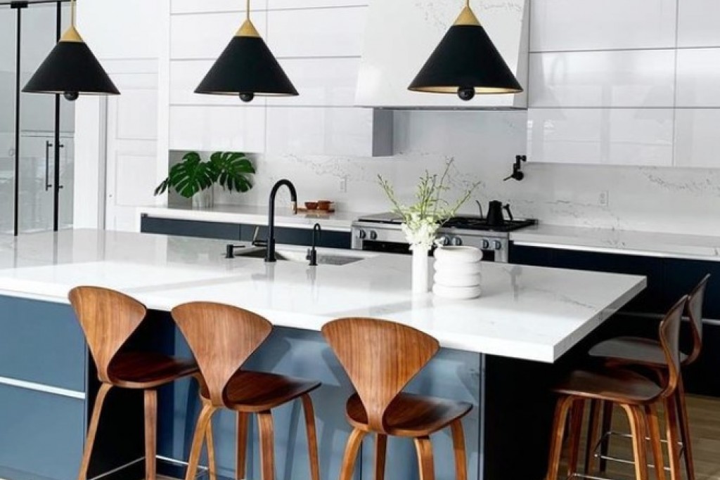 Cleo Pendant with Frosted Acrylic | Highlight image 1