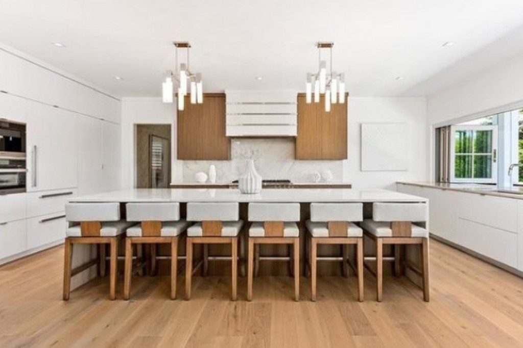 Covet Small Chandelier with Alabaster | Highlight image 1