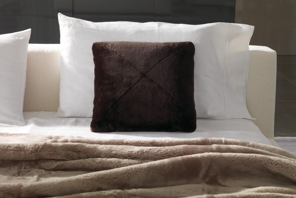 Shearling Cushion 45x45 cm | Highlight image 1