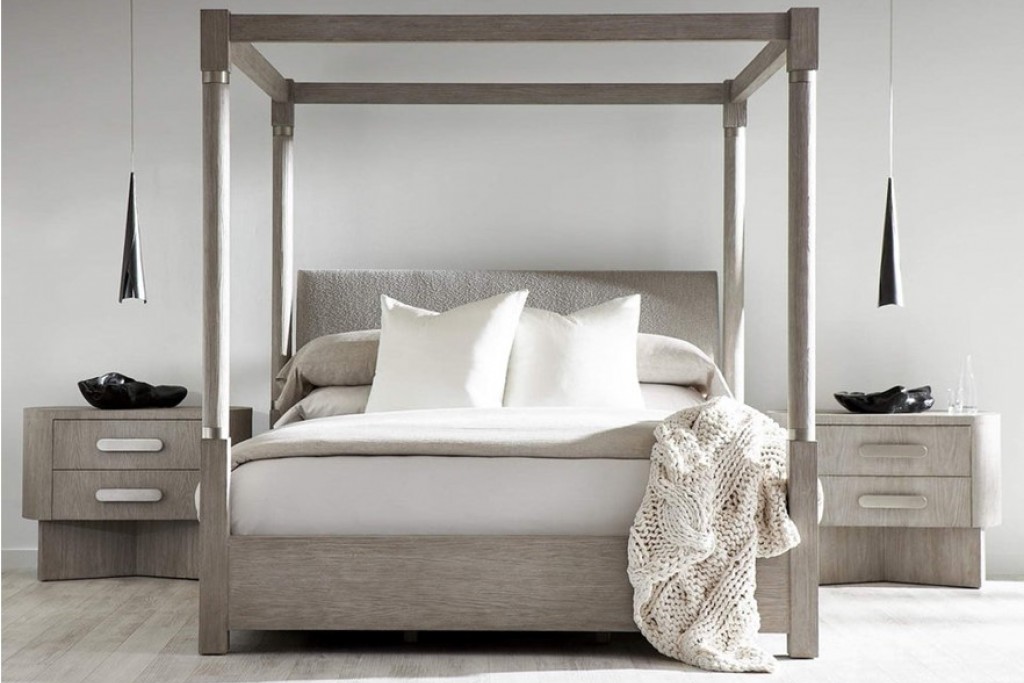 Trianon Canopy Bed | Highlight image 1