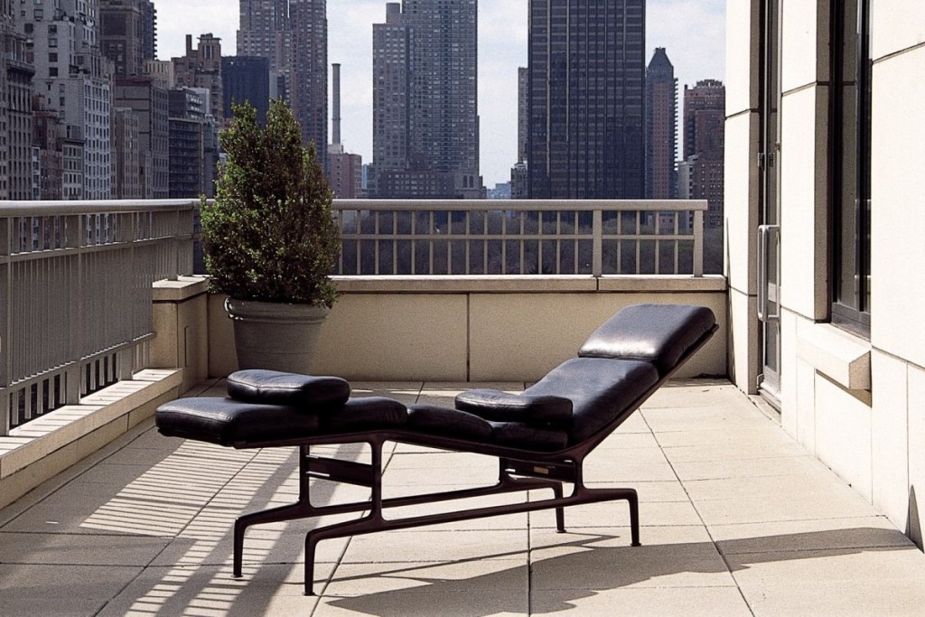 Eames Chaise | Highlight image 1