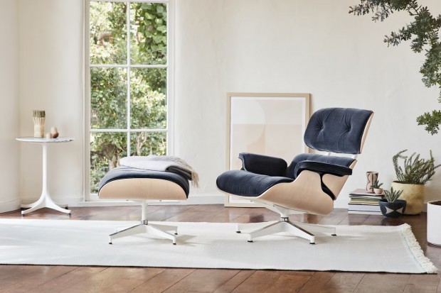 Eames Lounge Chair and Ottoman, White Ash | Highlight image 3