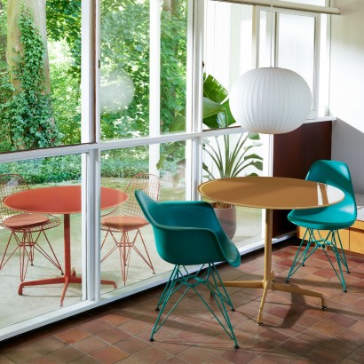 Eames Molded Plastic Armchair, Wire Base | Highlight image 2