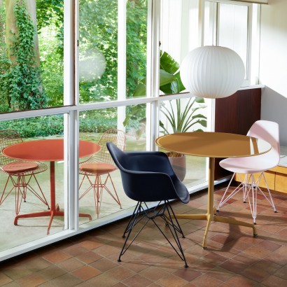 Eames Molded Plastic Side Chair, Wire Base | Highlight image 2