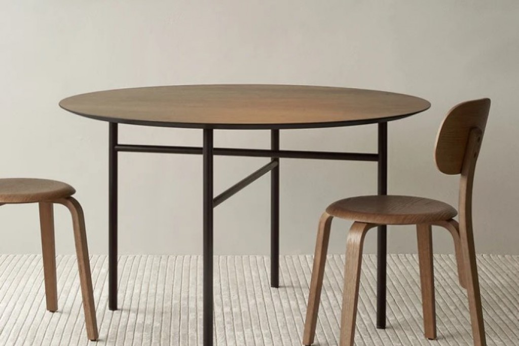 Snaregade Dining Table, Round | Highlight image 1