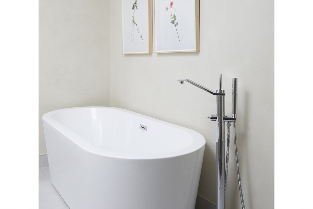 Formwork Floor Mounted Exposed Tub Filler with Handshower and Metal Joystick Handle | Highlight image 1