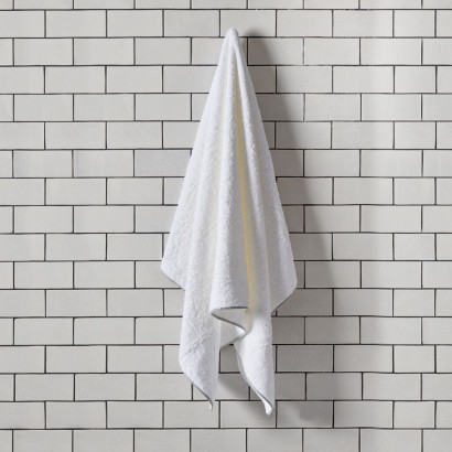 Gotham Cotton Bath Towels | Highlight image 2