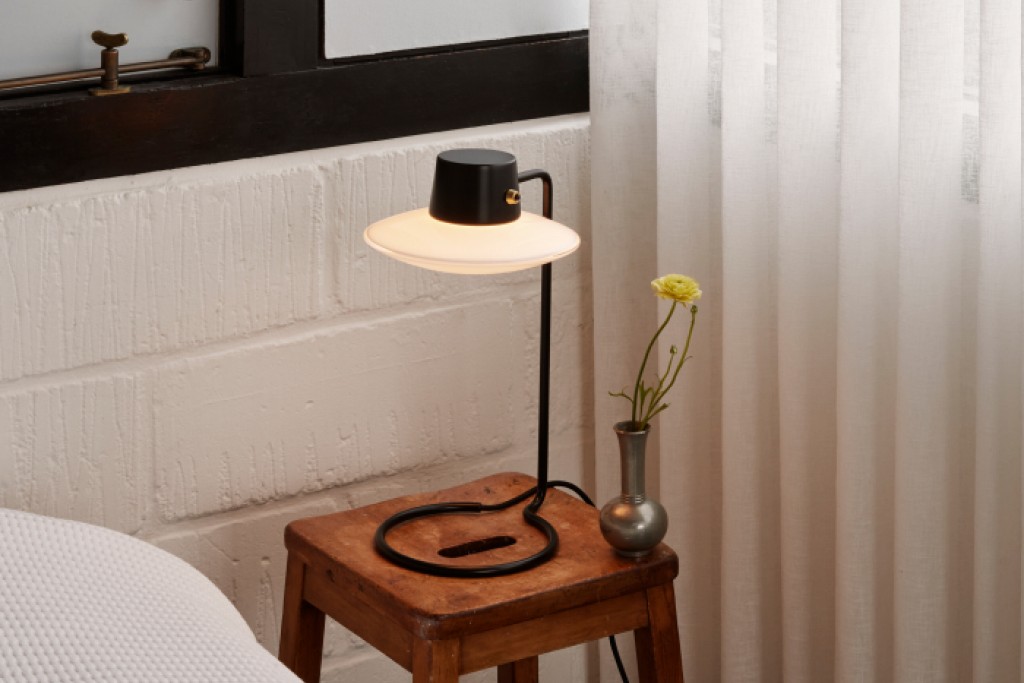 AJ Oxford Table Lamp | Highlight image 1