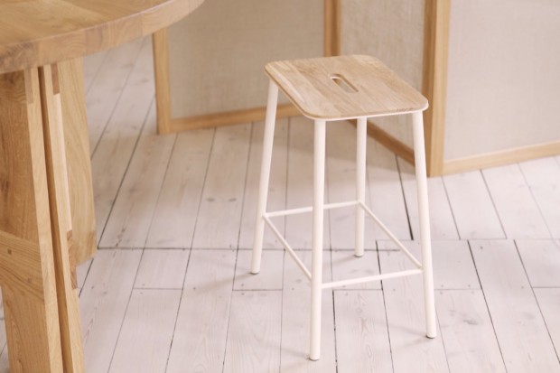 Adam Stool Oak | Highlight image 3