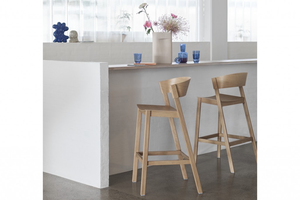 Cover Bar Stool (Wooden Seat) | Highlight image 1