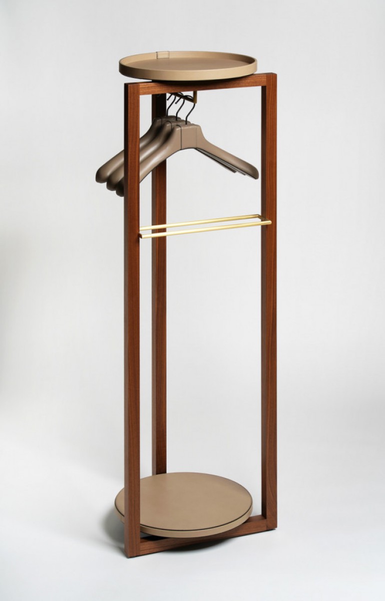 Achille Valet Stand In Walnut Wood | Pinetti | CHANINTR