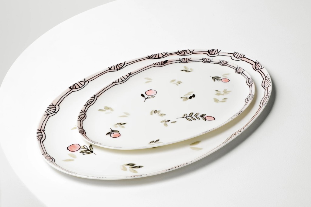 Midnight Flowers Oval Plate °2 Mirtillo Nude | Highlight image 1