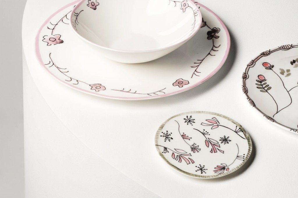 Midnight Flowers Bread Plate Fiore Rosa | Highlight image 1