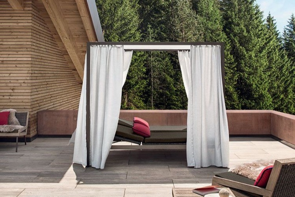 Allaperto Mountain Lounge Bed with Curtain | Highlight image 1