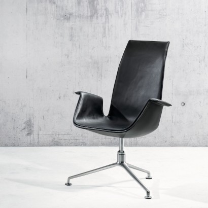 FK Bucket Chair, 3-Star Base, Classic Upholstery | Highlight image 2