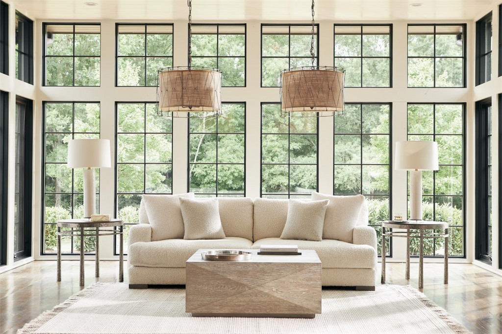 Aventura Side Table | Highlight image 1