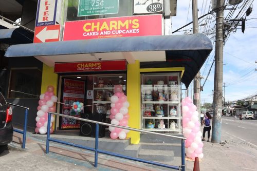 A picture of Charm's Cakes and Cupcakes Store front