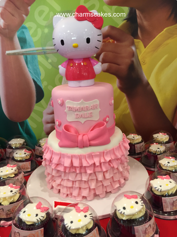 Hello Kitty Dale Hello Kitty Custom Cake