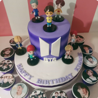 Kimmi Kpop Custom Cake