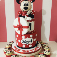 Minnie Me Minnie Mouse Custom Cake