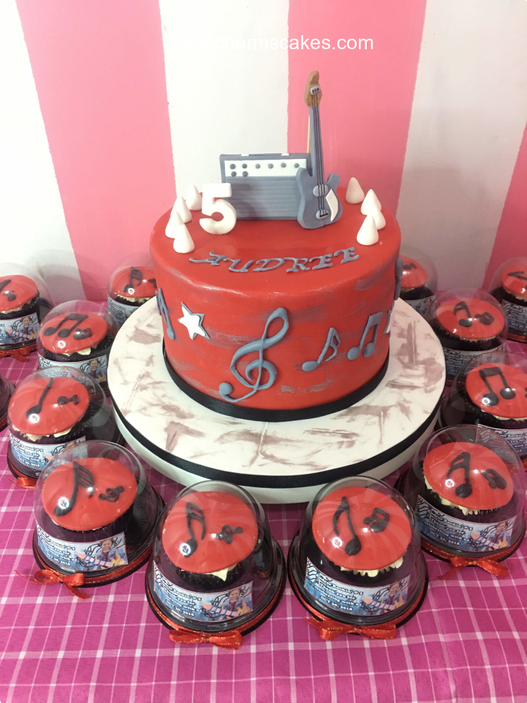 Musik Featured Custom Cake