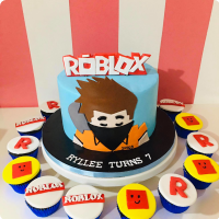 Ryllee's Roblox Custom Cake