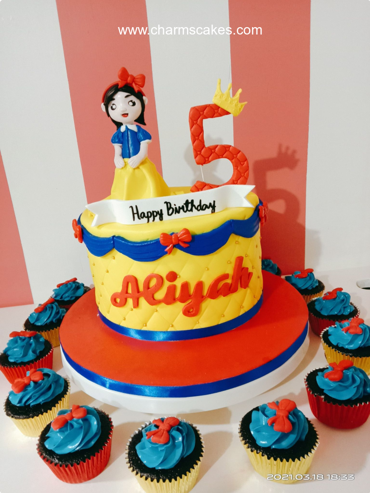 Aliya snow white Custom Cake