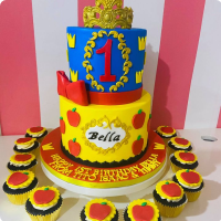 Bella snow white Custom Cake