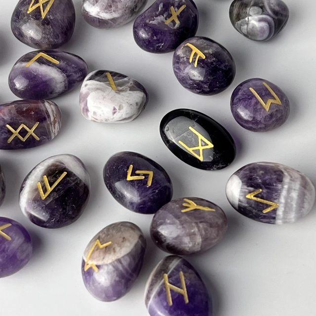 Скандинавські магічні руни - аметист шеврон