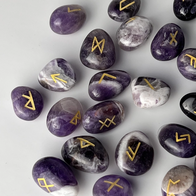 Скандинавські магічні руни - аметист шеврон